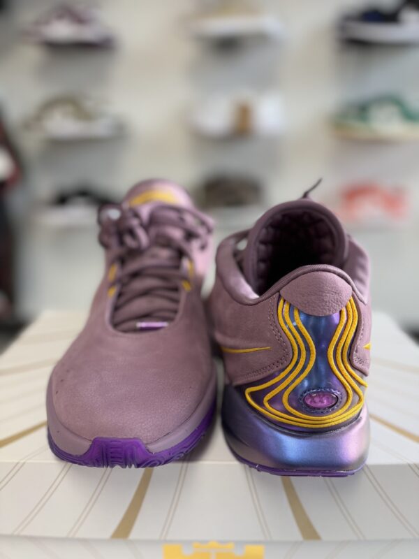 Nike LeBron 21 - Image 5