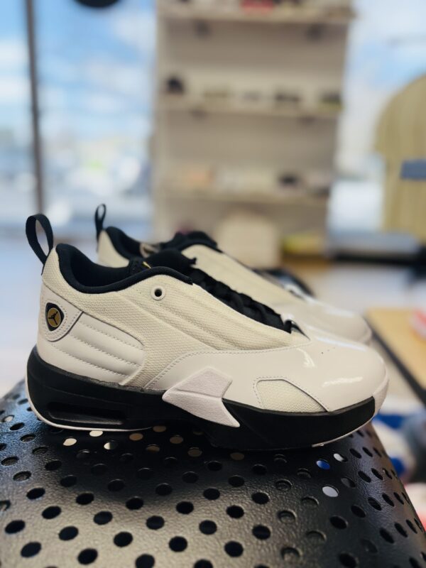Jordan Max Aura 6