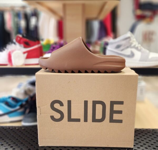 Yeezy Slides - Image 4
