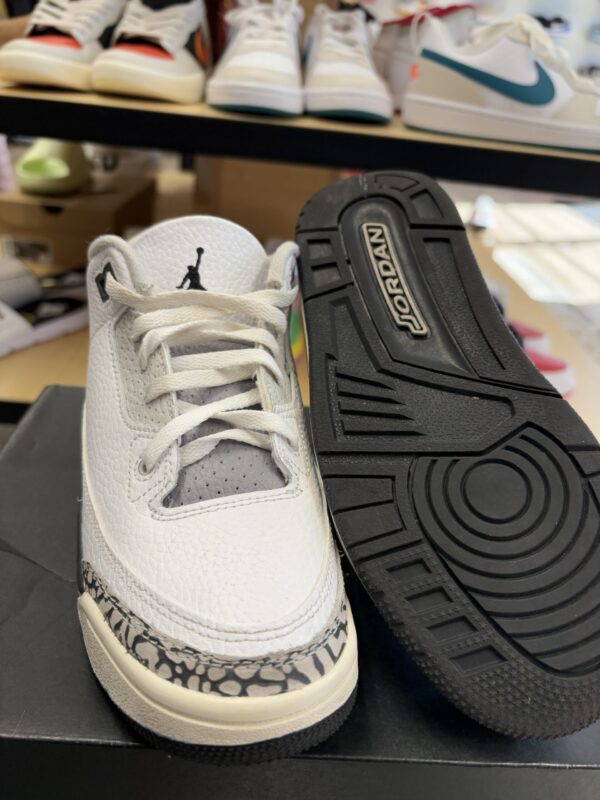 Air Jordan 3 Retro - Image 2