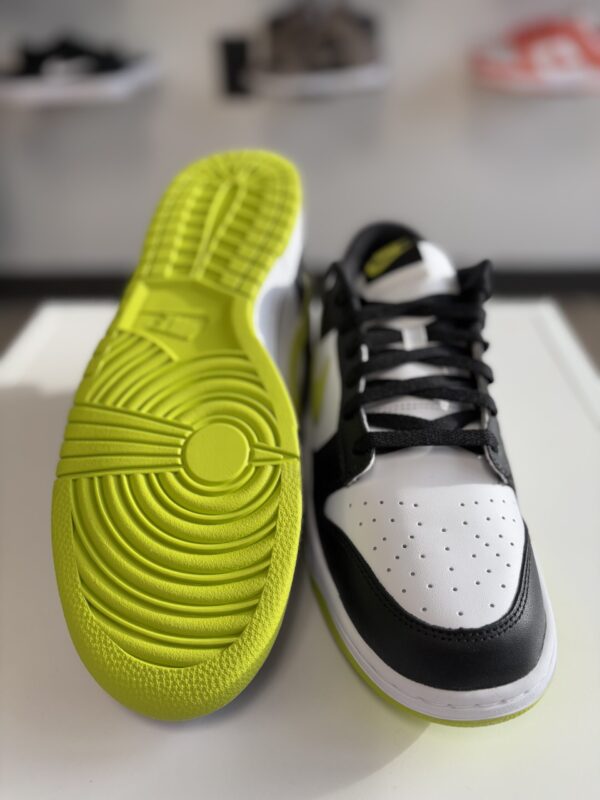 Nike Dunk Low Retro - Image 2