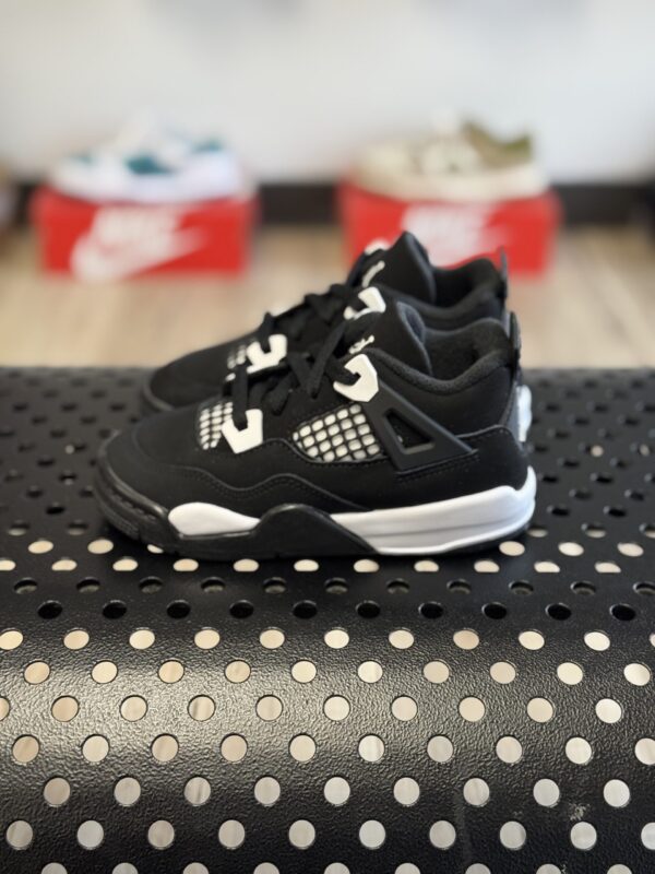 Jordan 4 Retro "White Thunder"