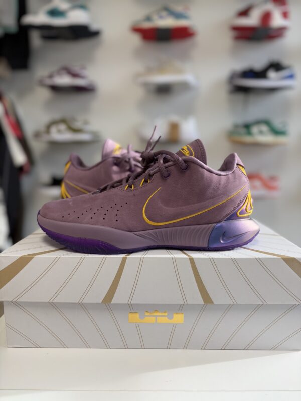 Nike LeBron 21 - Image 4