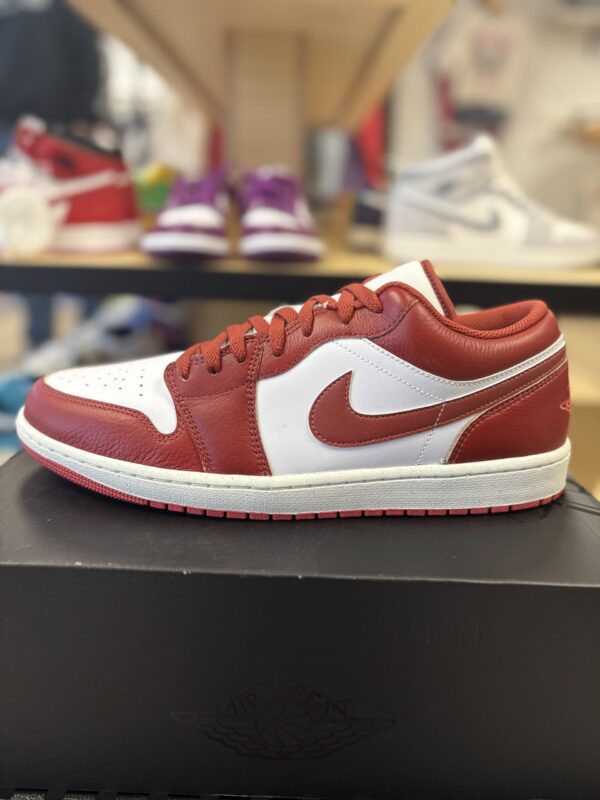 Jordan 1 Low SE