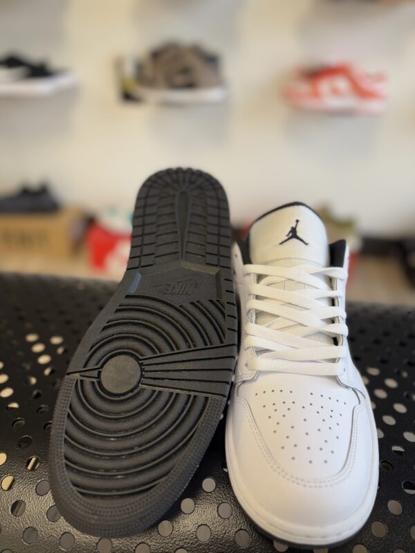 Air Jordan 1 Low - Image 3