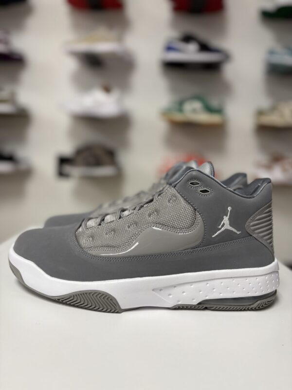 Jordan Max Aura 2