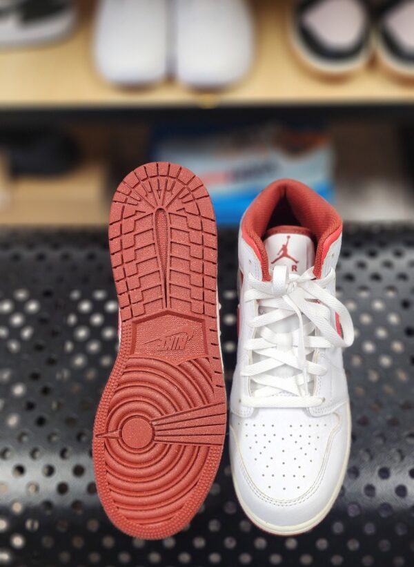 Air Jordan 1 Mid SE - Image 2