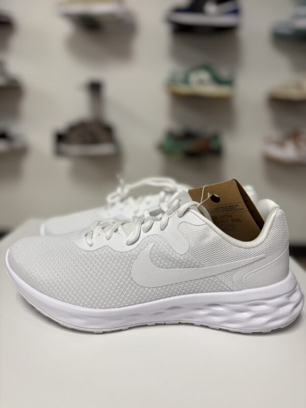 Nike Revolution 6