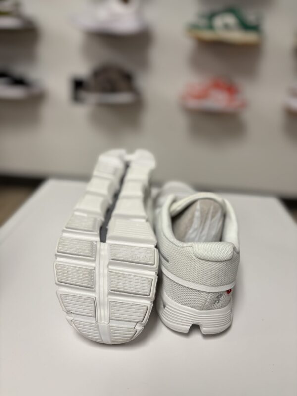 On Cloud 5 - Image 2
